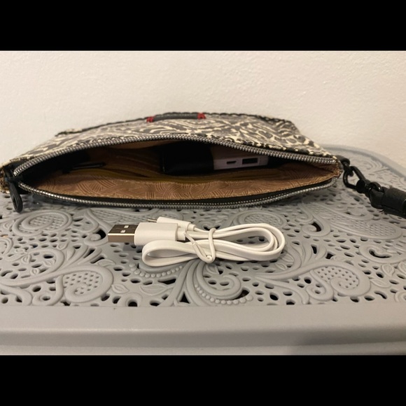 Sakroots Black and White Wallet with Battery Bank  Built In New - Picture 9 of 11